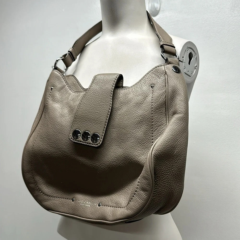 Marc Jacobs Hobo Purse Shoulder Bag Pebbled Leather Single Strap Tan Light Brown